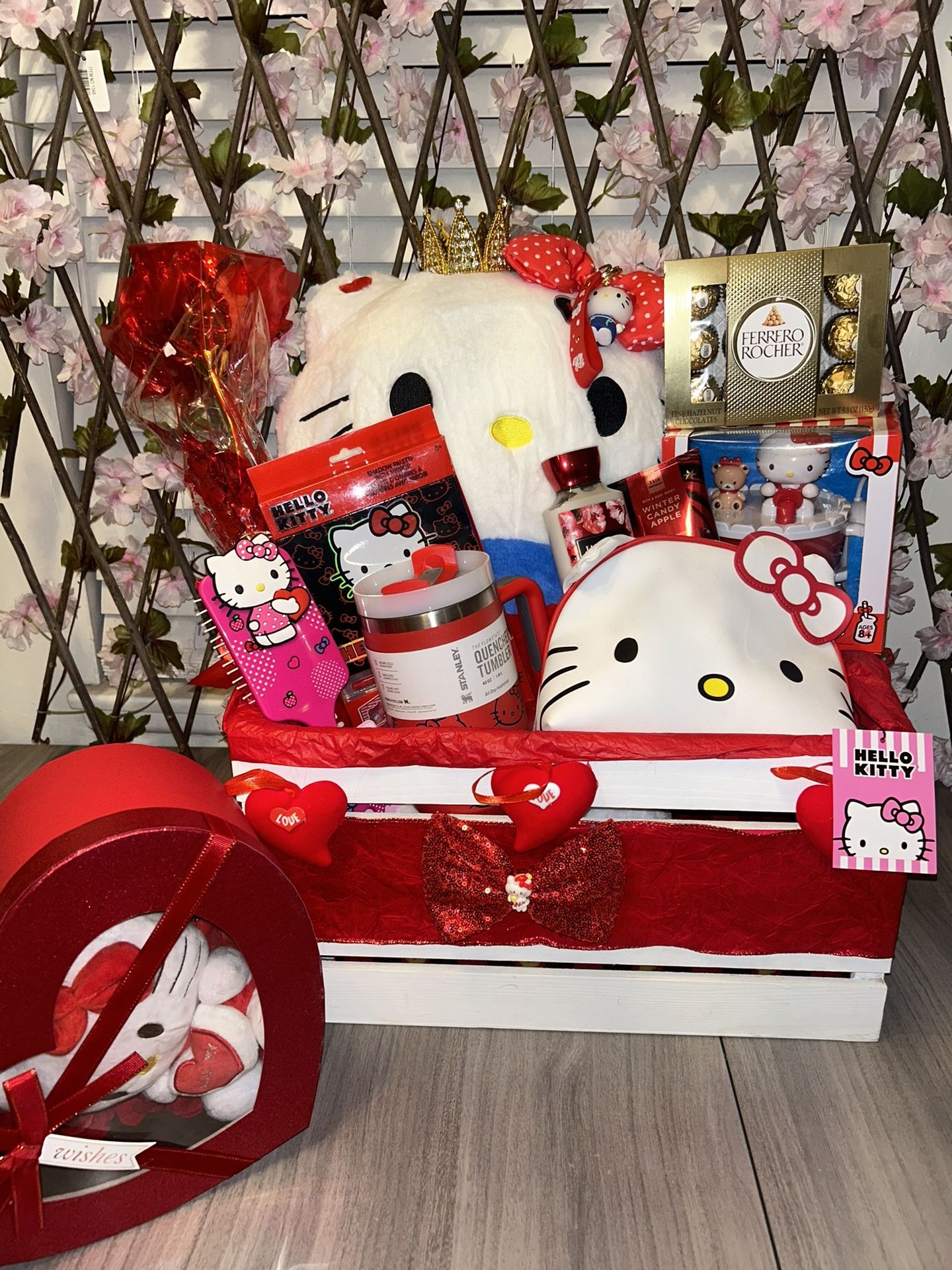 Hello Kitty Valentine Basket With Heart Bouquet 