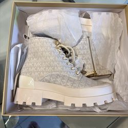 Michael Kors Women's Cream and White Boots 8.5