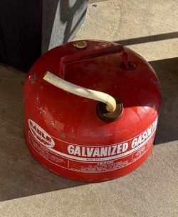 ⛽️VINTAGE GAS CAN⛽️