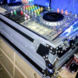 DDJ SZ2 WITH FLIGHT CASE