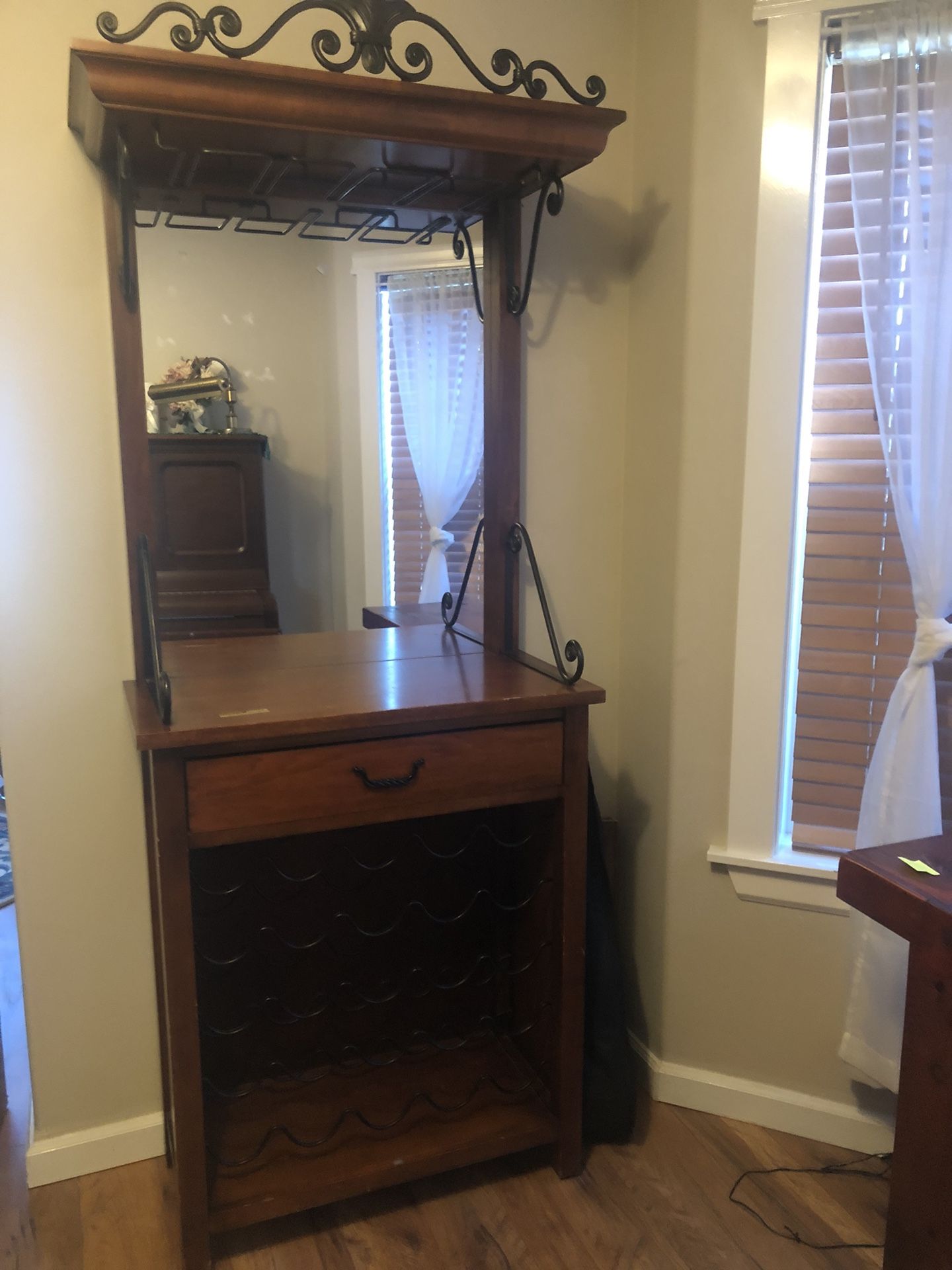 Howard Miller Wine Rack/Stand w/mirror