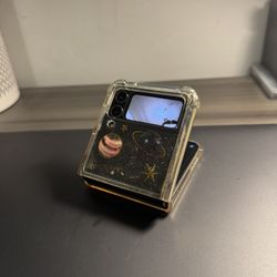 Graphite Samsung Z Flip 4