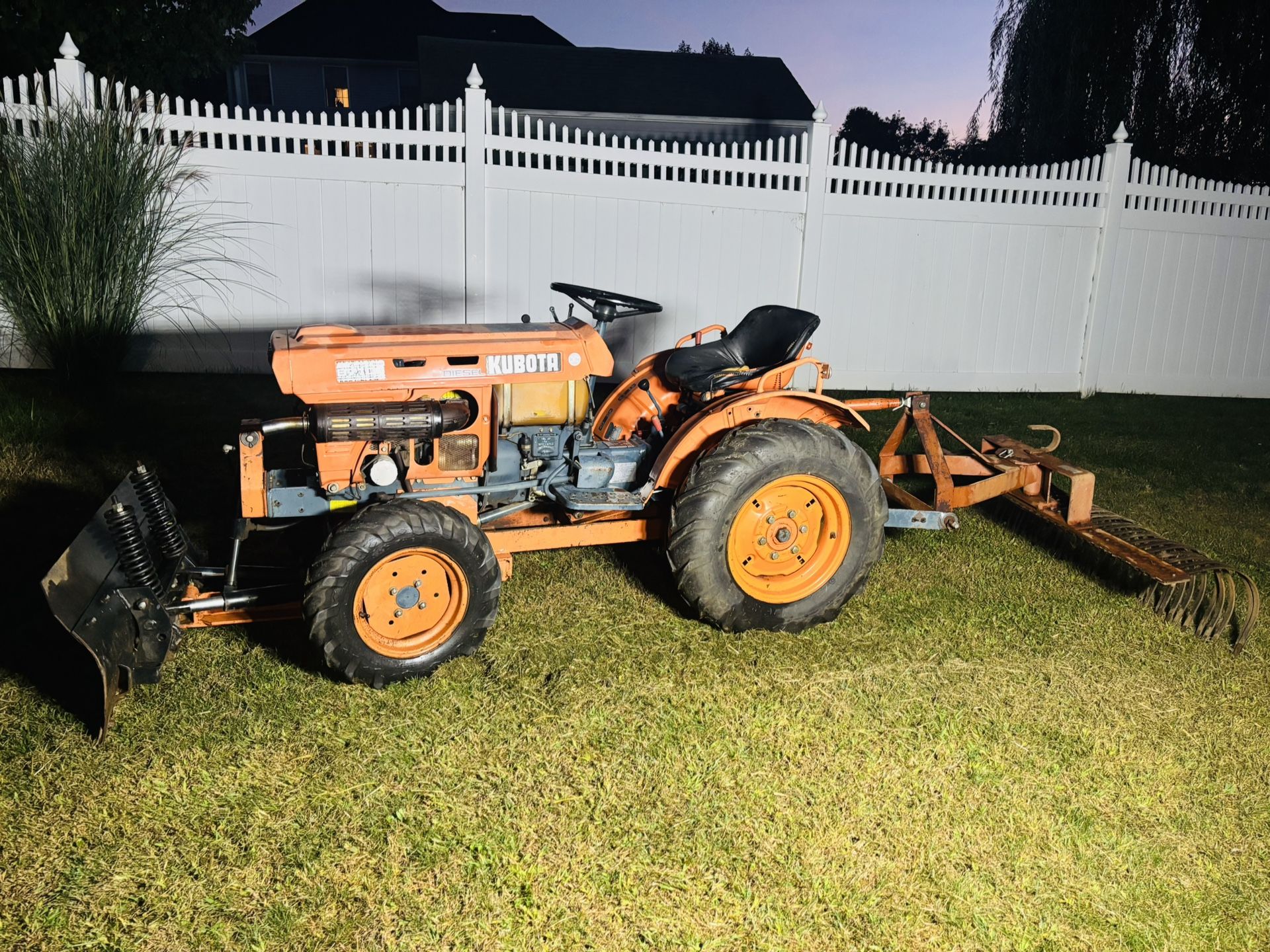 Kubota B7100 Tractor 1978 4WD with plow and rake MUST SELL