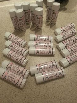 Beeswax moisturizing lip balms