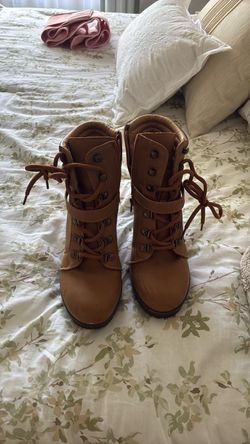 Heel boots size 8 1/2