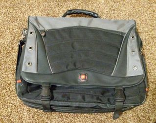 SATURN SwissGear by Wenger Computer Messenger Bag