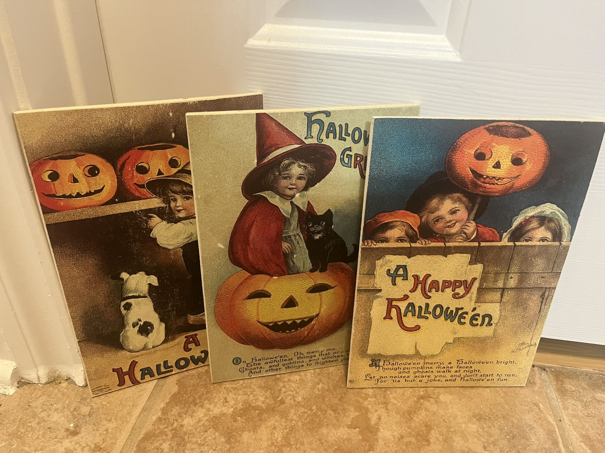 Vintage-style Halloween Signs (3)