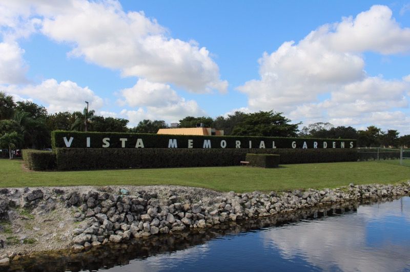 Cemetery plots in Vista Memorial Gardens