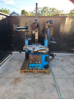 Tire Changer with double assist arm