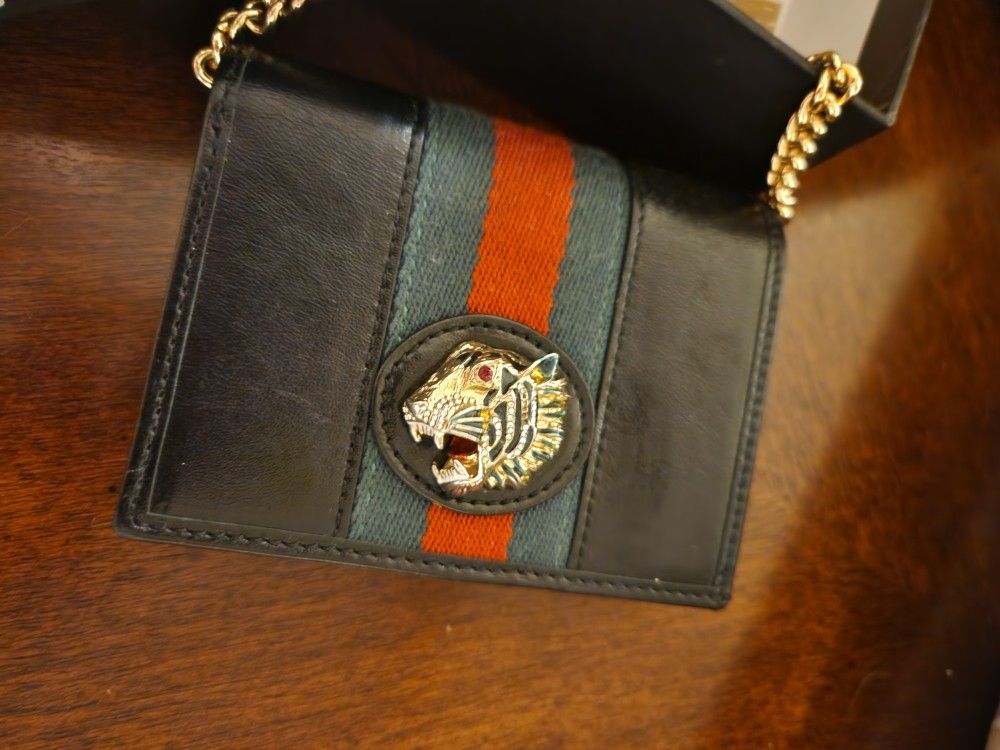 Gucci Wallet With Gold Chain