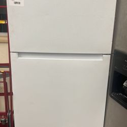 Vissani MDTF18WHR 18 cu. ft. Top Freezer Refrigerator  E 9J