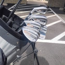 Golf Clubs! Men's Left Handed Complete Set! W/ Balls & Tees!