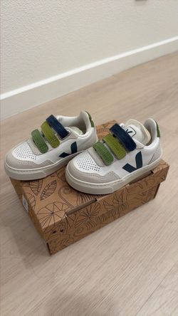 Veja boy sneakers