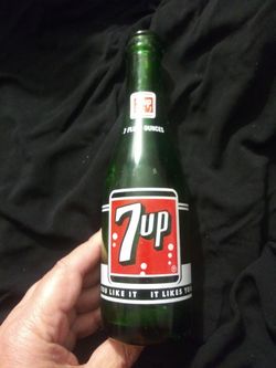 Vintage 1950 7 up bottle