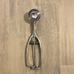 *Williams & Sonoma Ice cream Scooper *