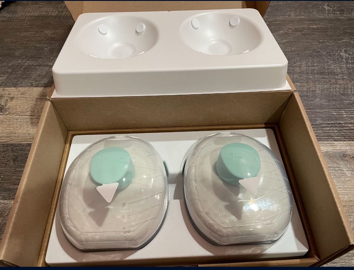 Willow Go Wearable Double Electric Breast Pump Kit With 3 Packs Of Motif Milk Storage Bags