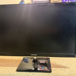 27 Inch Monitor For Sale $15