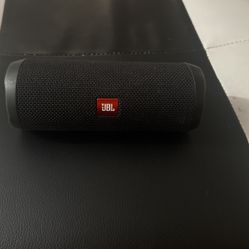 JBL  Flip 4 Waterproof Portable Bluetooth Speaker (Black) 