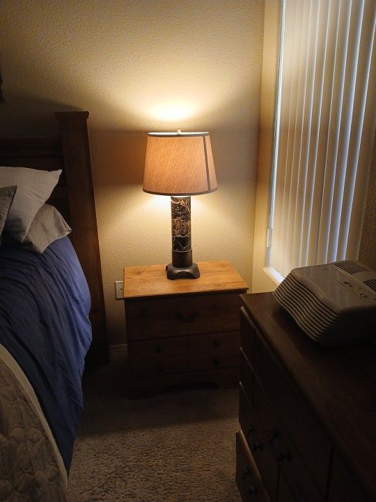 Selling Headboard, Footboard, Lamps,Nightstand, Mirror, and Dresser For $ 300 ASAP