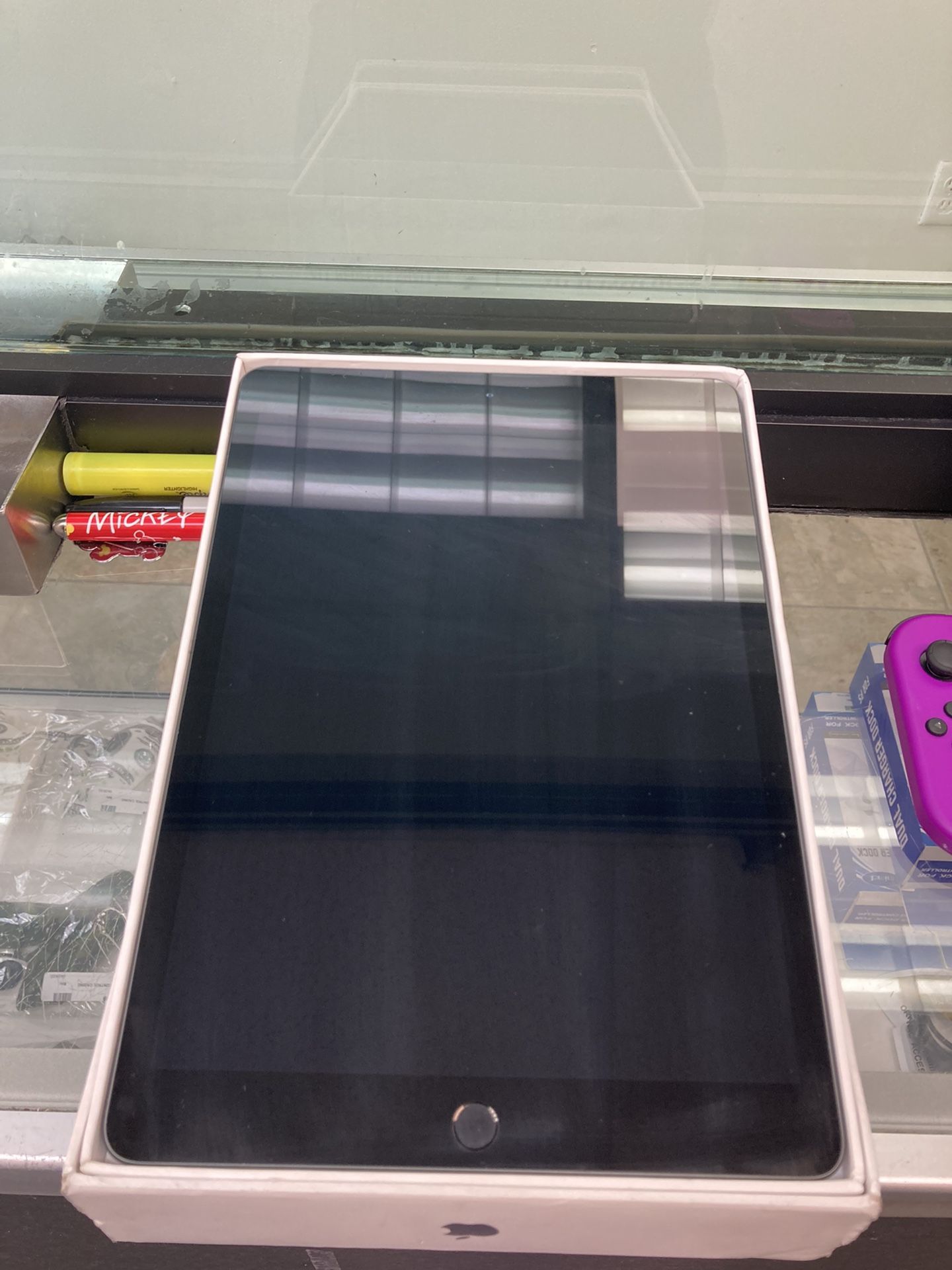 iPad 8th Gen. (128GB) *PARTS*