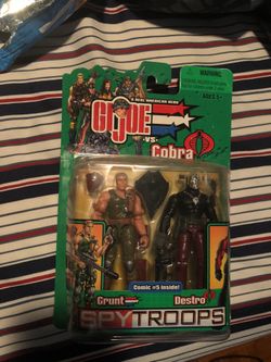 Gi joe spy troopers with comic book (grunt and destro action figures)