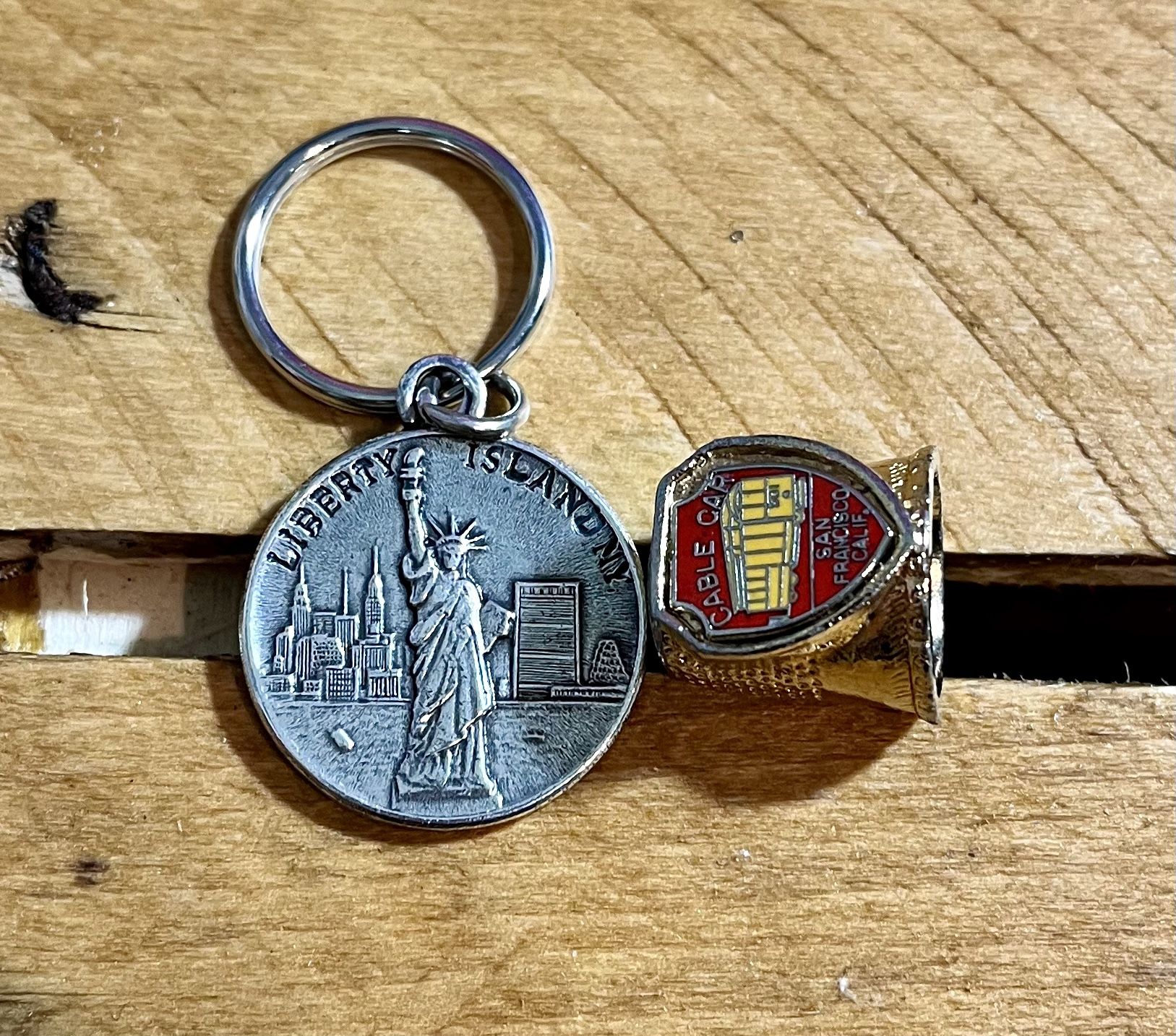 USA ๐บ๐ธ Vintage Collectibles: Liberty Island Statue Of Liberty Keychain NYC New York City & San Francisco California CA Cable Car State Sewing โฌ๏ธโฌ๏ธ