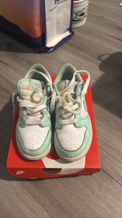 Kids Nike dunk low size 13
