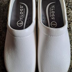 KLOGS (MED) FOOTWEAR. SLIP RESISTANT.  NON-MARKING