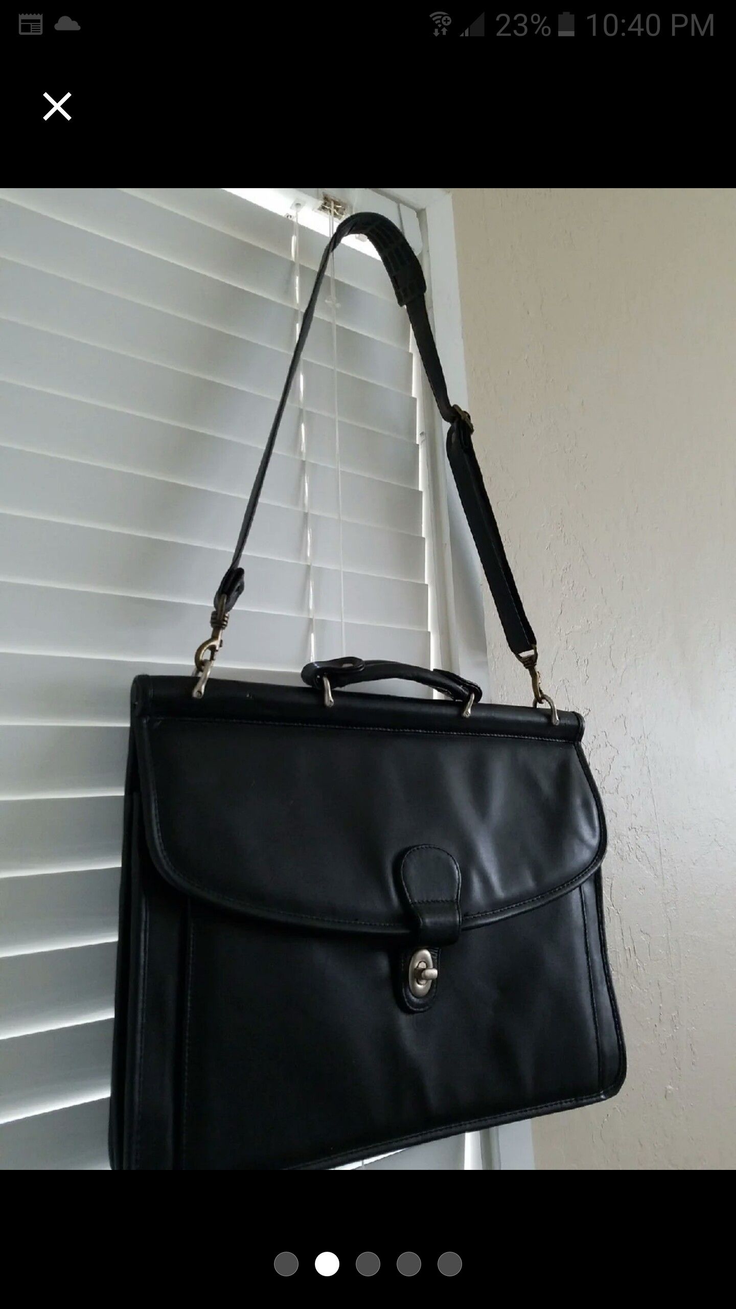 Laptop messenger bag