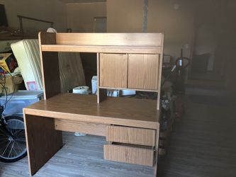 Desk w removable hutch