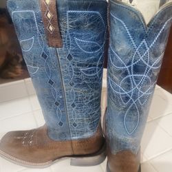Nice Like New Ladies Cute Ariat Cowgirl Boots 👢 Size 7. Mint Condition 