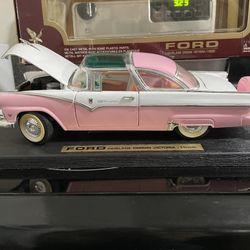 ROAD LEGENDS 1955 FORD FAIRLANE CROWN VICTORIA 1:18 SCALE DIE CAST 