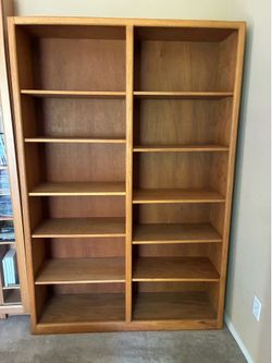 Solid oak bookshelf, like new condition