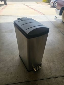 Kitchen trash can