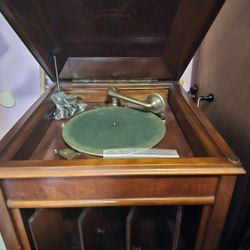 Columbia Grafonola Record Player 