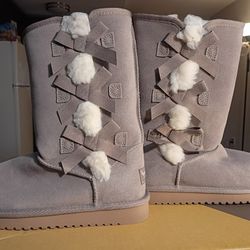 UGG BOOTS SIZE 5 BRAND NEW 