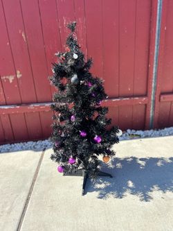 34” tall Halloween tree