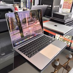 Apple 13” MacBook Air M3 Chip 8GB Ram 256SSD! 90 day warranty! We offer financing!