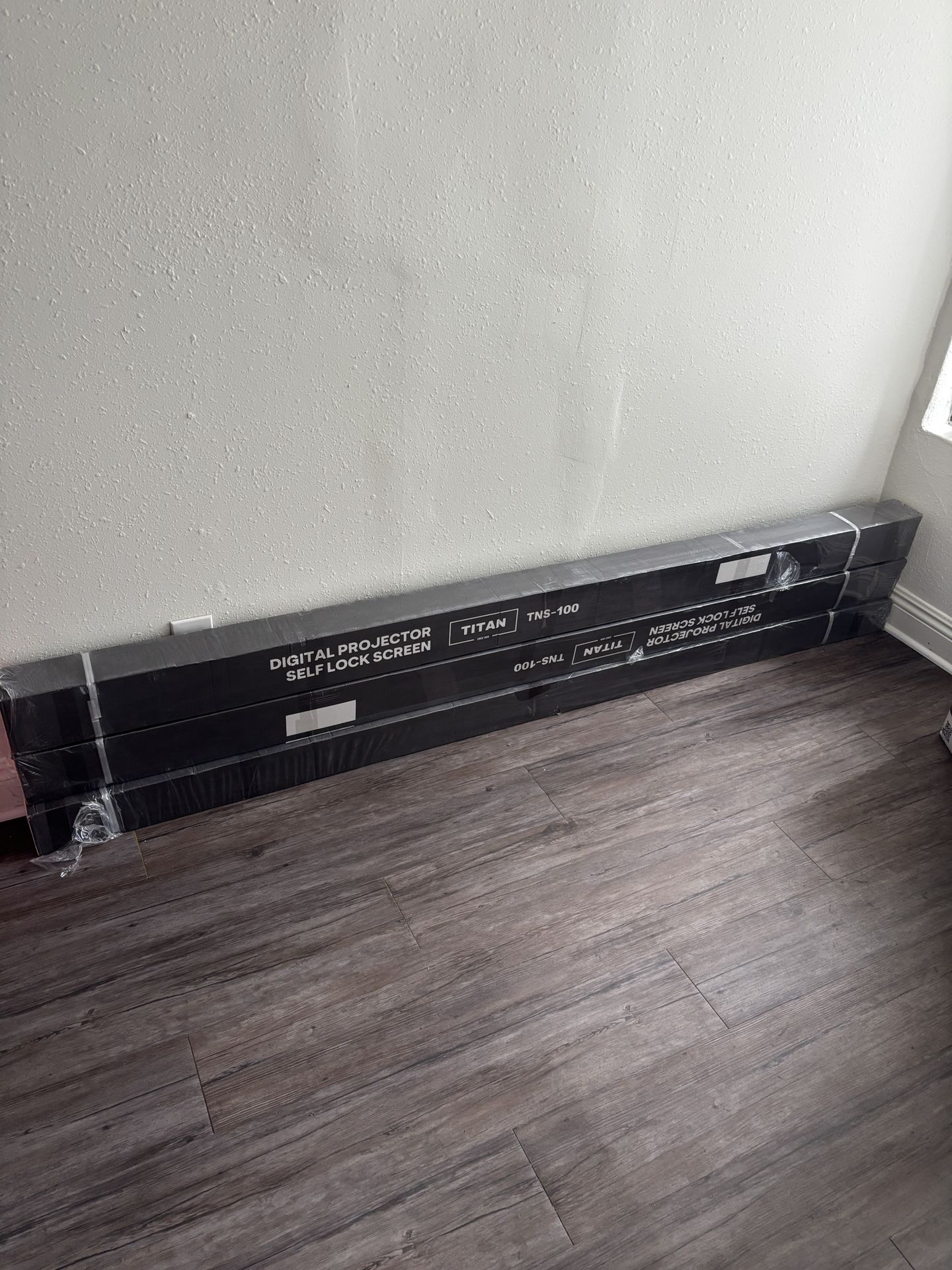 Digital Projector Screen Titan 100