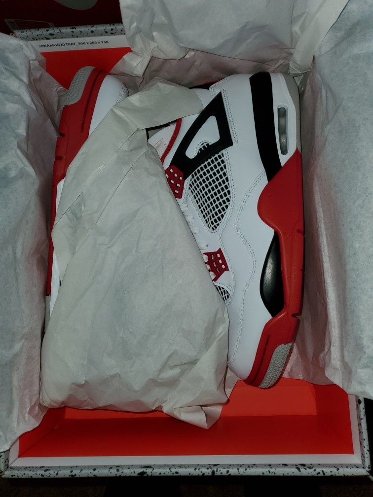 Jordan 4 Fire Red Sz 12 $300