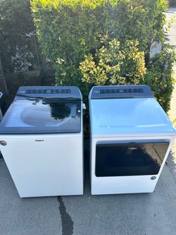 Whirlpool Washer and Dryer Electric Set