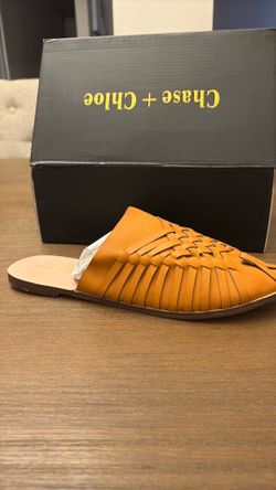 Flat sandals