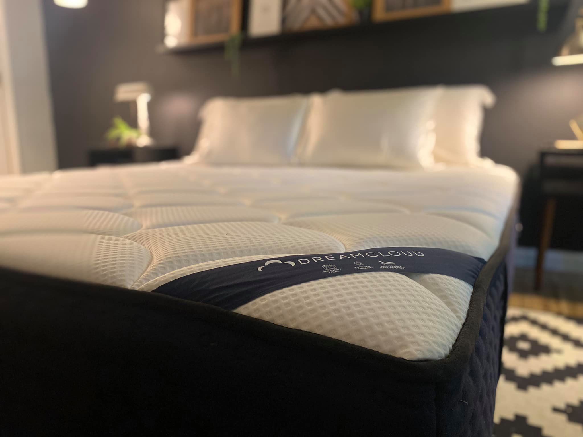 The DreamCloud, Queen, Like New, Perfect Condition