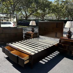 Beautiful Bedroom Set Queen Size Solid Wood Dark Brown Color In Excellent Condition