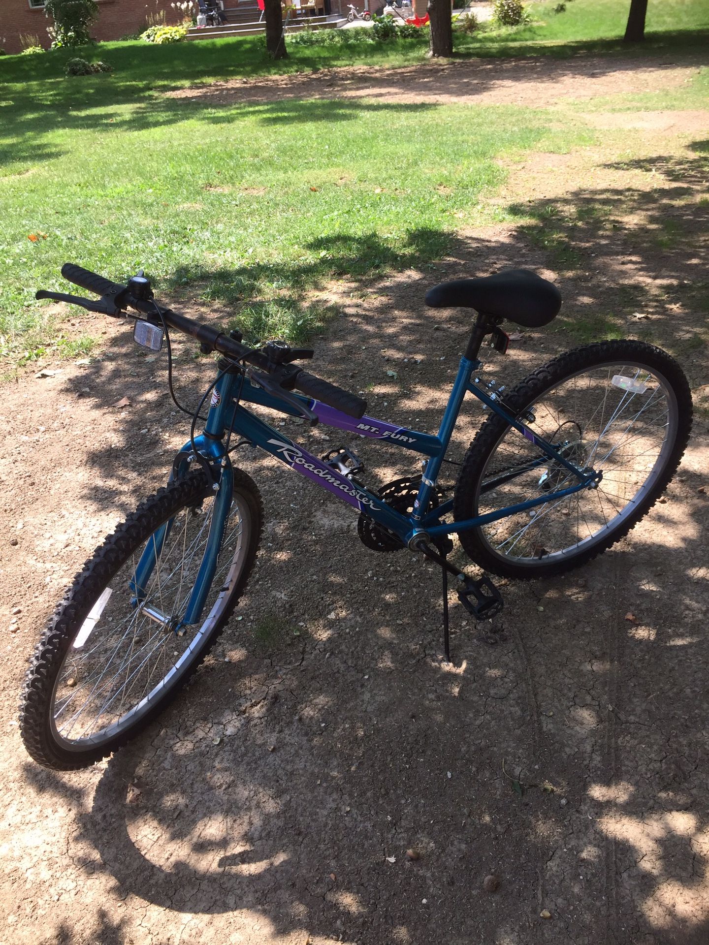 24” “Mt Fury” Roadmaster women’s bicycle. 15-speed. Great condition. (bike, blue)