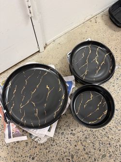 Black and Gold Marble Pattern Plate Set