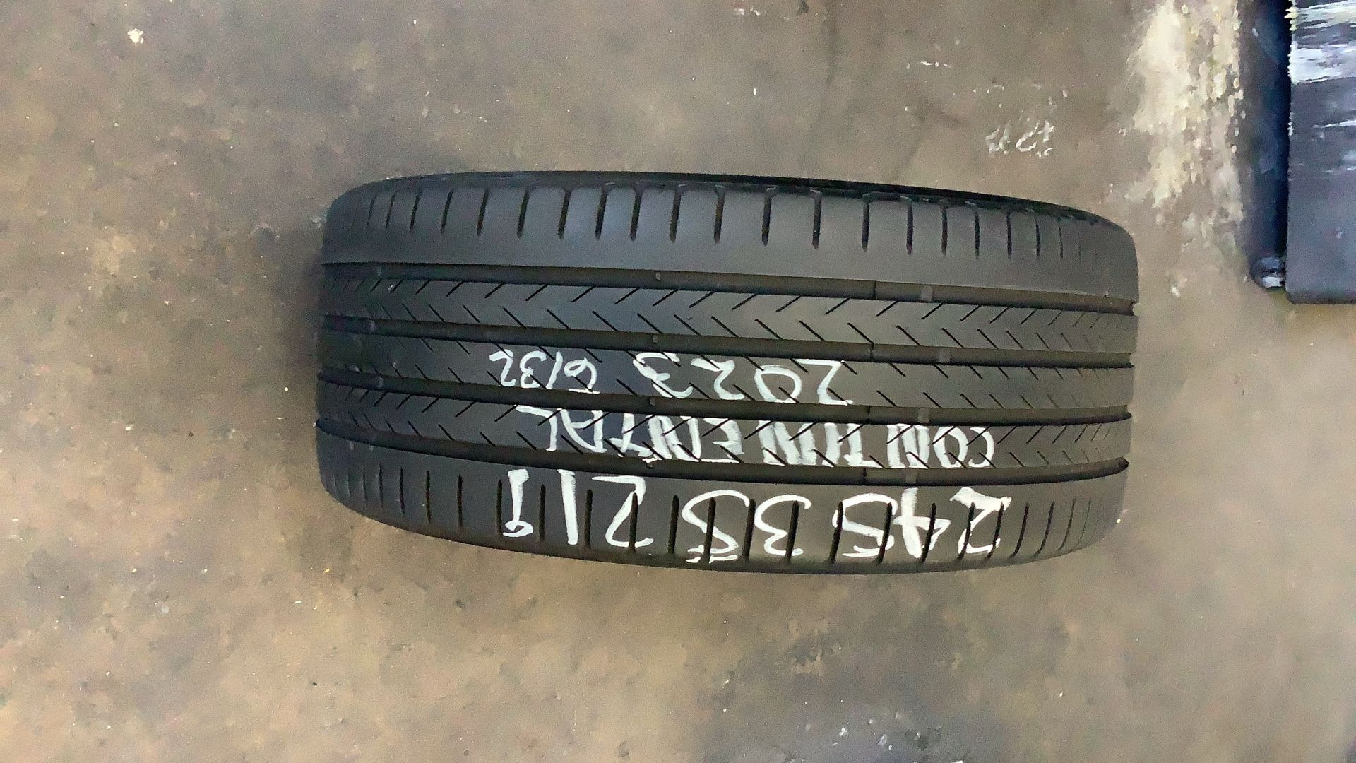 245/35/21