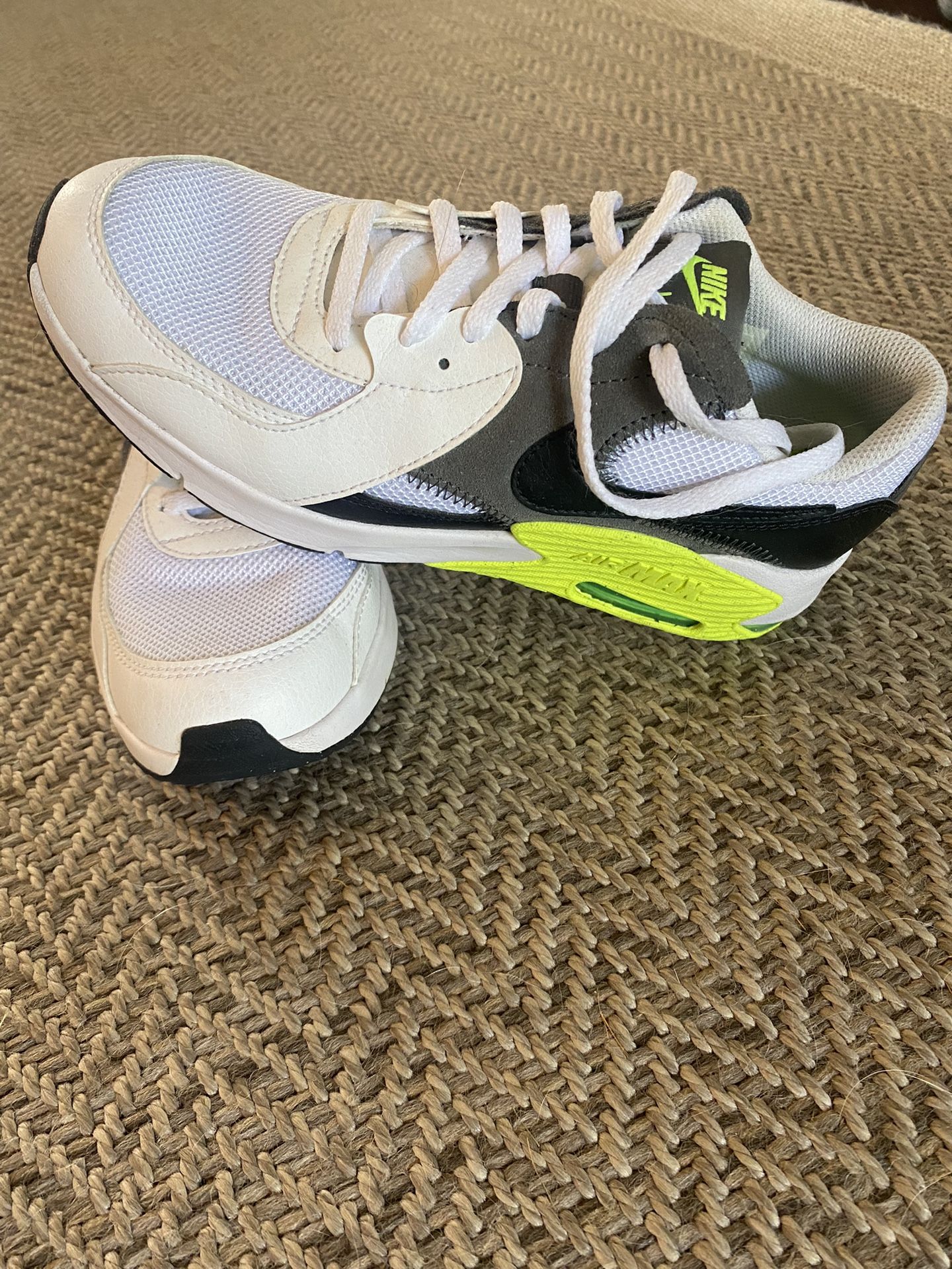 Boys Nike Air Max Size 5