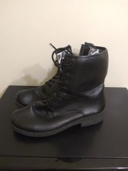 Boots size 8