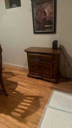 Solid Wood table 6 Chairs And Bar